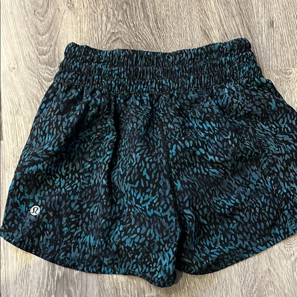 Lululemon shorts - Picture 1 of 3